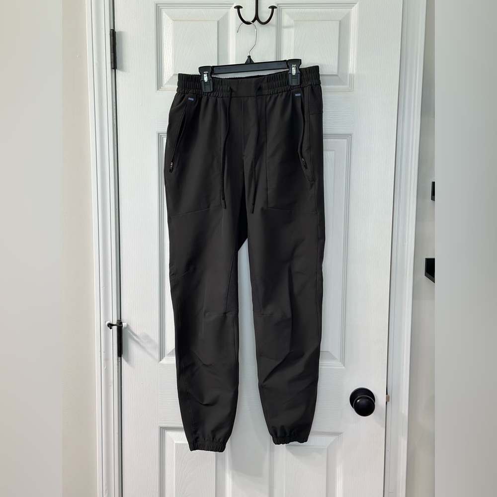 Lululemon license to train joggers